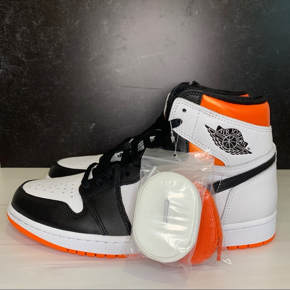 ⛔️SOLD⛔️ Nike Air Jordan 1 High OG Electro Orange - Picture 5 of 14